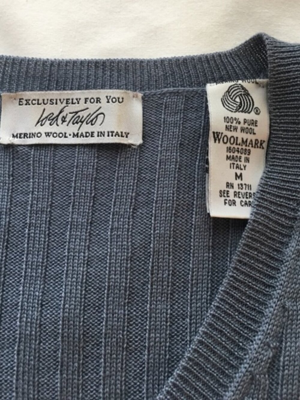 Lord & Taylor slate blue M V-neck ribbed top